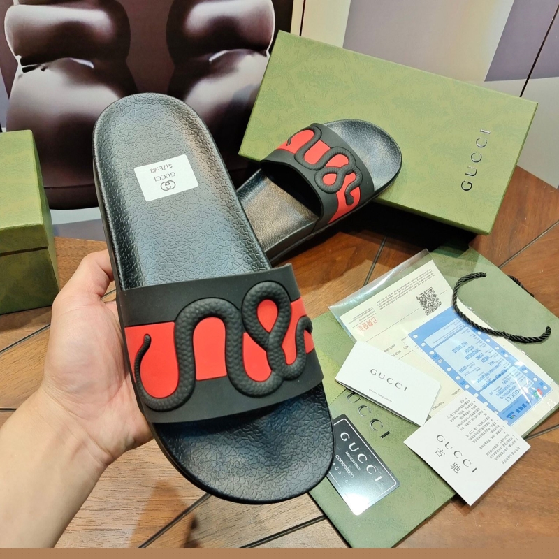 G*u*i slippers